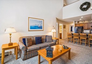 Charming 2-Bedroom Slopeside at Pico Mountain E304