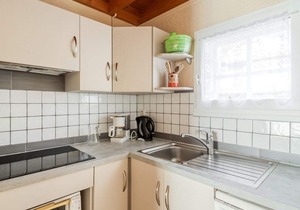 Charming 2-Level Apartment for 6 with Garden, Near Ski Resorts and Amenities