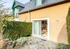 Charming 2-Level Apartment for 6 with Garden, Near Ski Resorts and Amenities