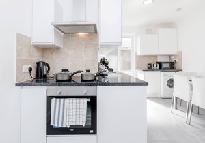 Charming 3-Bed Apartment in Romford