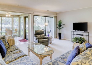 Charming Condo w/Golf & Lagoon views - On-Site Tennis Court & Putting Green!
