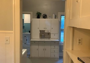 Charming home- Downtown Cody - Sleeps up to 9! Detached GAME ROOM with bed!