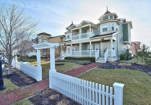 CHARMING HOME IN HEART OF BEACH HAVEN LBI!