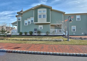 CHARMING HOME IN HEART OF BEACH HAVEN LBI!