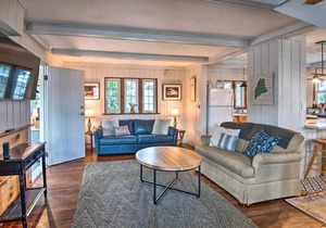 Charming Pine Point Cottage - 2 Blocks to Ocean!