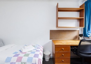 Charming Room Near Highfields Park