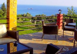 Charming Studio Apartments with Swimming Pool near Pelekas Beach