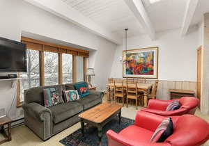 Chateau Chaumont Unit 19, Spacious Top-Floor Condo with Great Location