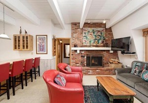 Chateau Chaumont Unit 19, Spacious Top-Floor Condo with Great Location