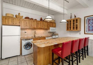 Chateau Chaumont Unit 19, Spacious Top-Floor Condo with Great Location