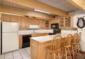 Chateau Dumont Unit 14, Spacious 3 Bedroom Condo, 1 Block from Downtown Aspen