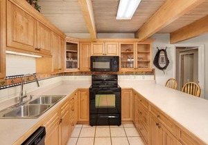 Chateau Dumont Unit 14, Spacious 3 Bedroom Condo, 1 Block from Downtown Aspen