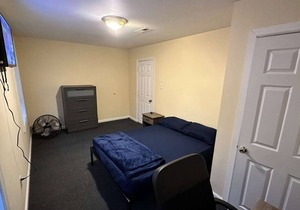 Cheap Private West Philly Room - Smart TV & WiFi