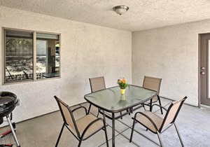 Chic and Modern Havasu Home Walk to London Bridge!