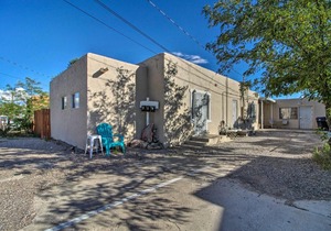 Chic and Unique Albuquerque Apt 2 Mi to Dtwn!