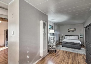 Chic and Unique Albuquerque Apt 2 Mi to Dtwn!