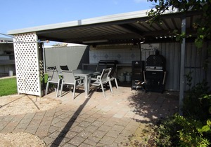 Clan Ranald Unit 1 ~ Short walk to all amenities! UNLIMITED FREE WI-FI!