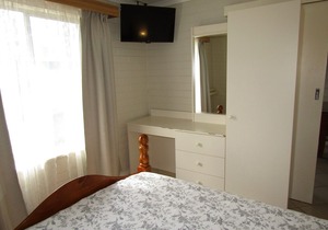 Clan Ranald Unit 2 ~ Short walk to all amenities! UNLIMITED FREE WI-FI!