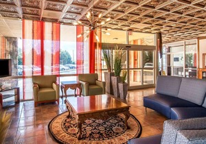 Clarion Inn & Suites University Center
