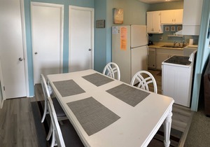 Clean, Comfortable 2 bedroom condo on bayside. Pool, Wifi