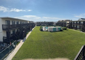 Clean, Comfortable 2 bedroom condo on bayside. Pool, Wifi