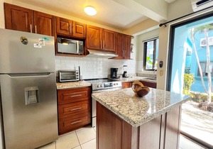 Close to Beach, Shops, Restaurants - 2 Floor Condo
