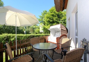 Close to the beach with terrace, use of swimming pool and sauna - Strandhaus Mönchgut FeWo09