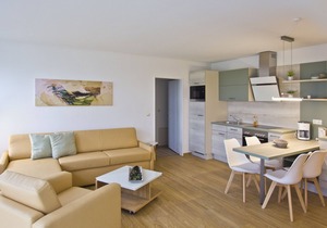 Close to the beach with balcony, use of swimming pool and sauna - Strandhaus Mönchgut FeWo13