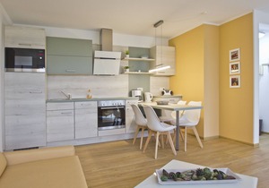 Close to the beach with balcony, use of swimming pool and sauna - Strandhaus Mönchgut FeWo13