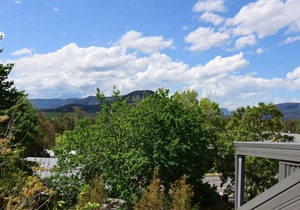 Cloudsong Chalet 2 - Close to the village centre!