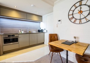 Cocoa Suites 56 - sleeps 2 guests with parking