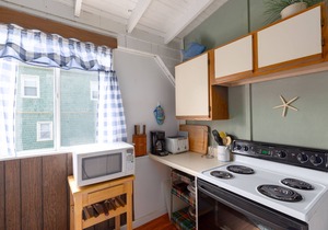 Come enjoy 7 miles of beaches in sunny OOB in this 3 bedroom condo!