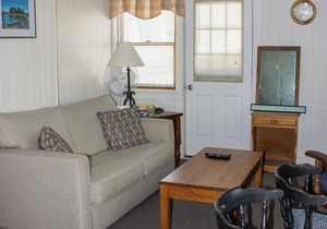 Come enjoy 7 miles of beaches in sunny OOB in this 2 bedroom condo.