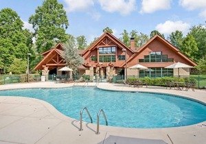 Comfort & Convenience! 2 Awesome Units! Close to Foxfire Mountain Adventure Park, Pool