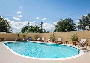 Comfort Inn & Suites Lantana - West Palm Beach South