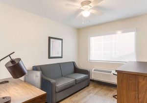 Comfort Meets Affordability! Onsite Swimming Pool, Complimentary Breakfast