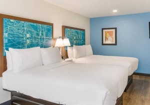 Comfort Meets Affordability! Onsite Swimming Pool, Complimentary Breakfast