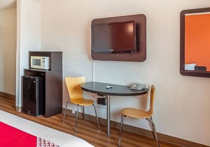 Comfort Meets Affordability! 2 Comfortable Units, Parking, Near Lake Shel-oole