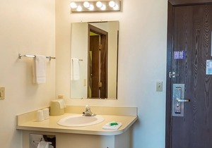 Comfort Meets Affordability! 2 Comfortable Units, Parking, Near Lake Shel-oole