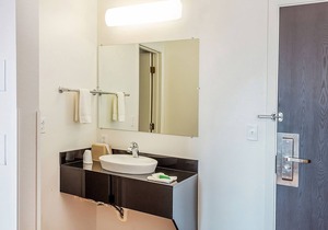 Comfort Meets Affordability! 2 Comfortable Units, Parking, Near Lake Shel-oole