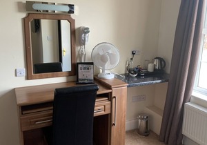 Comfort Single Ensuite at The Lawns Guest House