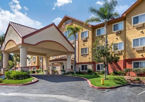 Comfort Suites Near Six Flags Magic Mountain