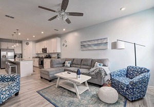 Comfortable 3 Bedroom 2.5 bath Townhouse in Ocean View Beach Club Community! Wifi Available, Pool, Fitness Center, Sauna, Weekend Beach Shuttle!