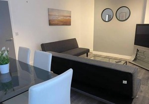 Comfortable and Modern 2-Bedroom Flat in Bridgend