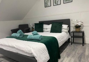 Comfortable and Modern 2-Bedroom Flat in Bridgend