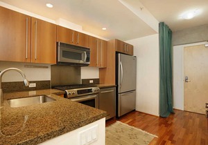 Comfortable Condo Near Ballpark