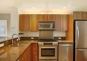 Comfortable Condo Near Ballpark