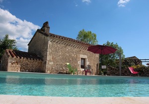 Comfortable cottage with swimming pool and paddling pool