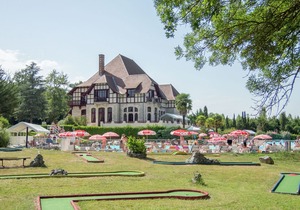 Comfortable home with terrace in a pleasant holiday village