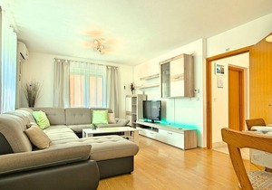 Comfortable holiday home with pool and 4 bedrooms near Poreč
